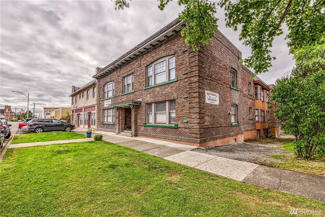 Market St. Apartments in Chehalis, WA - Building Photo