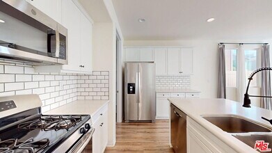 9241 N Lamia Ct in Los Angeles, CA - Building Photo - Building Photo