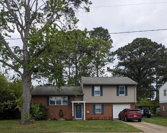 83 Tide Mill Ln in Hampton, VA - Building Photo - Building Photo