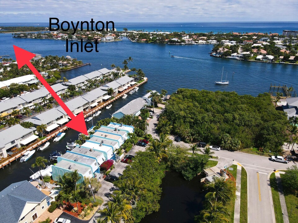 750 Rider Rd in Boynton Beach, FL - Foto de edificio