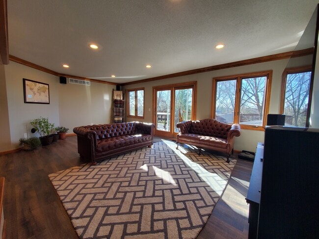 2521 Cedar Hills Dr in Minnetonka, MN - Building Photo - Building Photo