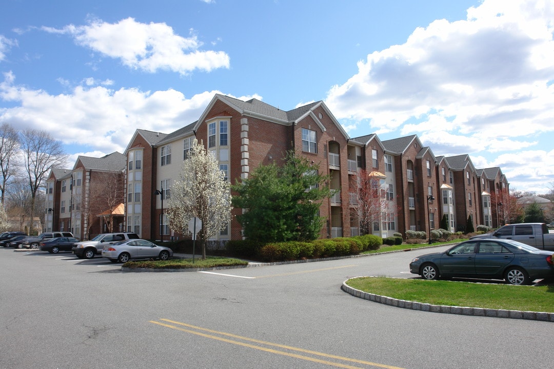 COLUMBIA COURT, LLC in Springfield, NJ - Building Photo