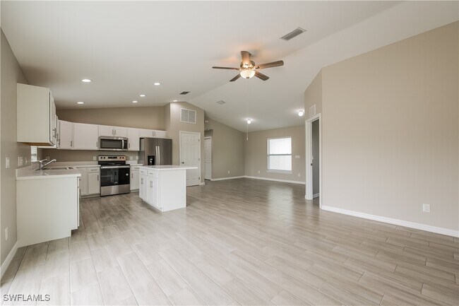3237 Ruth Ln in Lehigh Acres, FL - Building Photo - Building Photo