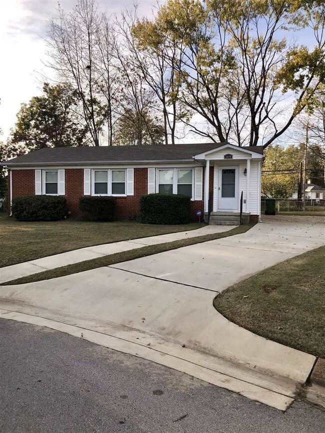 property at 2804 Thurman Cir SW