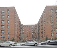 144-25 Roosevelt Ave in Flushing, NY - Foto de edificio - Building Photo