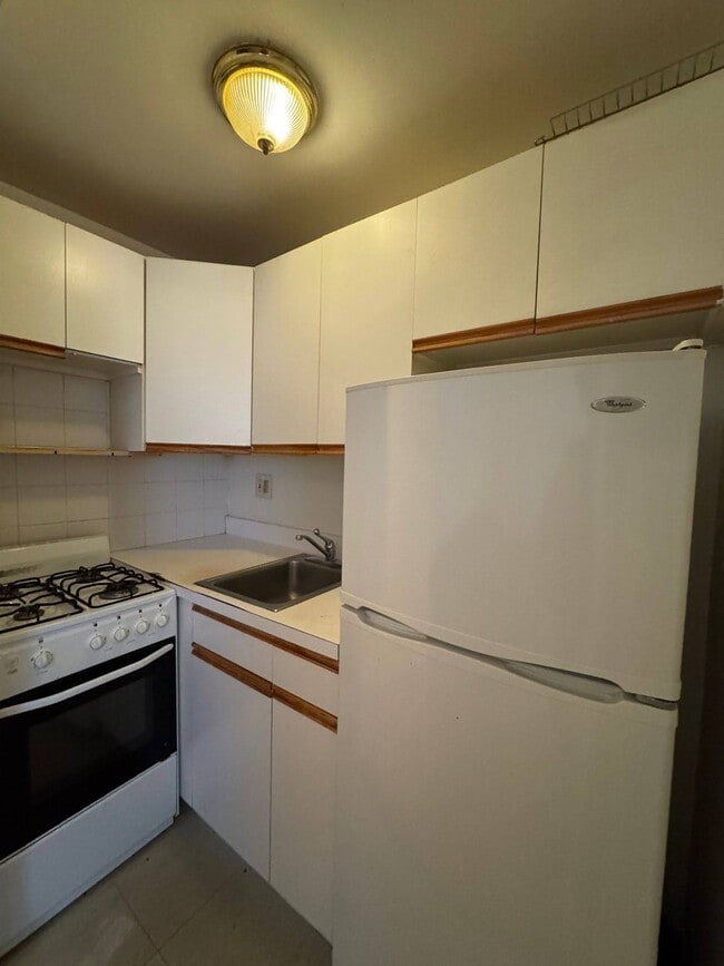 215 Clinton Ave, Unit 1
