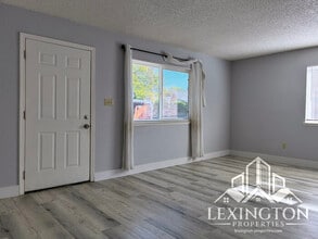 1208 Franmor Ct in Sacramento, CA - Building Photo - Building Photo
