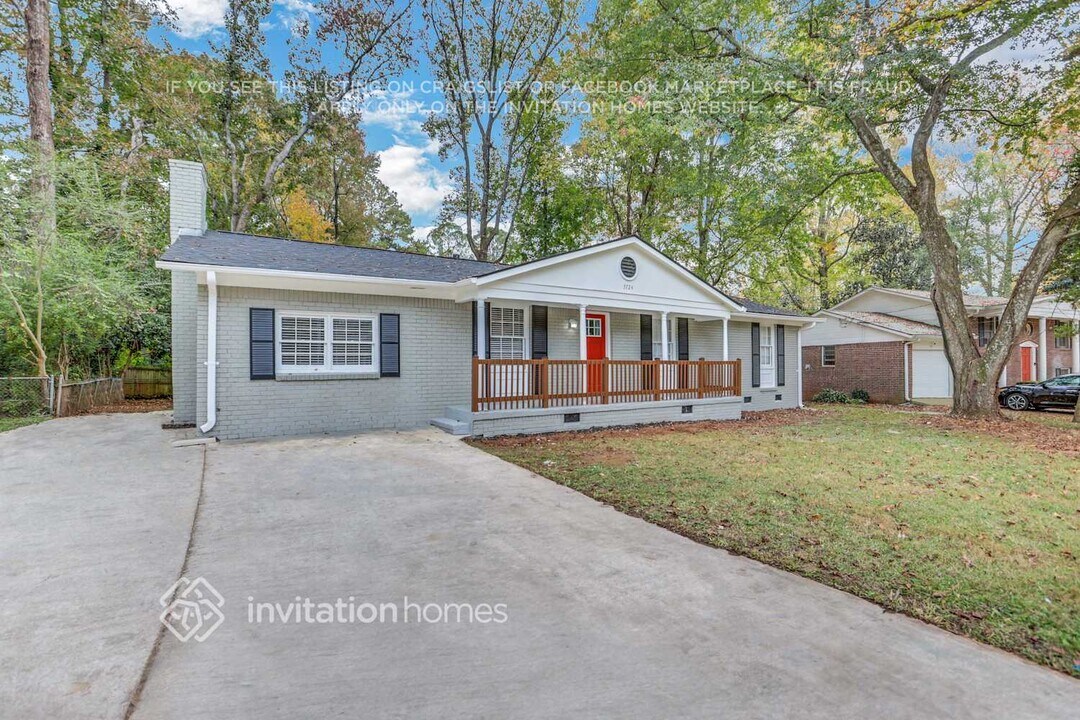 3724 Manhattan Dr in Decatur, GA - Building Photo