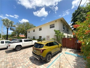 530 NE 15th Ct in Fort Lauderdale, FL - Building Photo - Building Photo