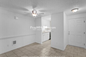 12614 NW Barnes Rd in Portland, OR - Foto de edificio - Building Photo