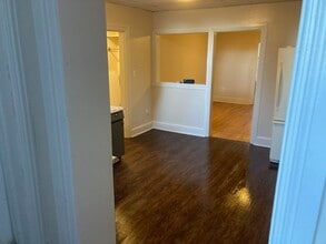 33 S Main St, Unit Apt 1 in Chambersburg, PA - Building Photo - Building Photo