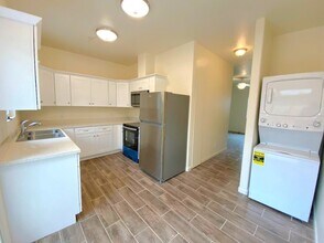 953 W 18th St in Merced, CA - Foto de edificio - Building Photo