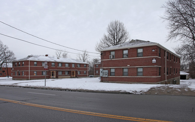 Mt Airy Horseshoe Apartments in Cincinnati, OH - Foto de edificio - Building Photo