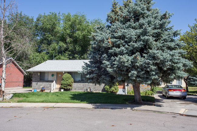 Duplex in Provo, UT - Foto de edificio - Building Photo