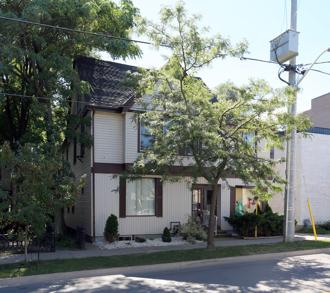 200 King St in St Catharines, ON - Building Photo - Building Photo