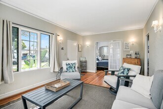 954 C Ave in Coronado, CA - Building Photo - Building Photo