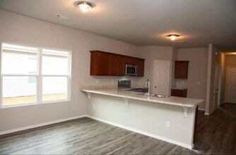 4702 W Hoover Loop in Fayetteville, AR - Foto de edificio - Building Photo