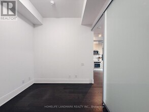 50 Charles St E in Toronto, ON - Building Photo - Building Photo