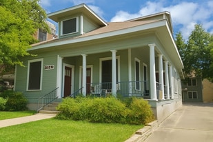 110 E 30th St in Austin, TX - Building Photo