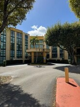 11800 SW 18th St, Unit 422 in Miami, FL - Building Photo - Building Photo
