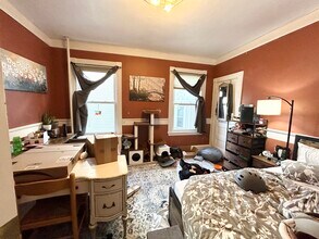 12 Oswald St, Unit 2 in Boston, MA - Foto de edificio - Building Photo