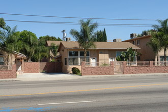 4962-4966 Sepulveda Blvd in Sherman Oaks, CA - Building Photo - Building Photo