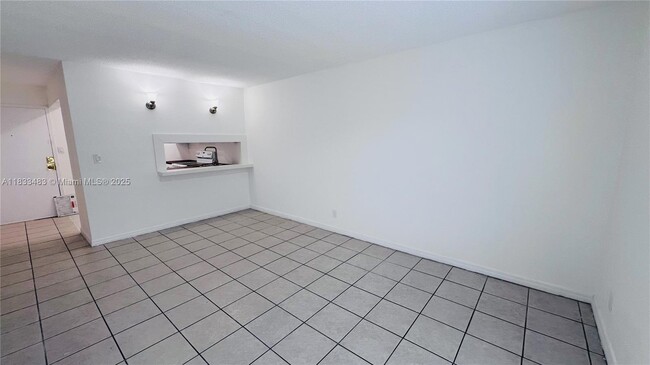 801 NW 47th Ave in Miami, FL - Building Photo - Building Photo