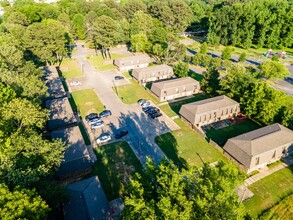 Creekside Village Townhomes in Searcy, AR - Foto de edificio - Building Photo