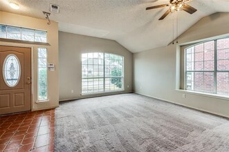717 Silverbrook Dr in Saginaw, TX - Building Photo - Building Photo