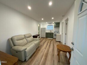 1313 Mariposa Dr in Santa Paula, CA - Building Photo - Building Photo