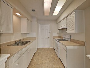 718 E Kirnwood Dr in Dallas, TX - Building Photo - Building Photo
