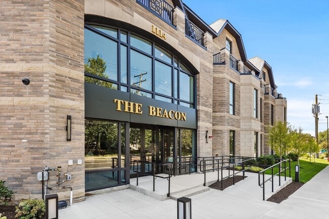 1114 Beacon St in Newton, MA - Building Photo - Building Photo