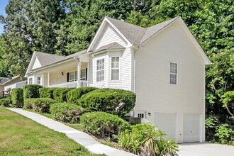 111 Ridgecrest Dr in Douglasville, GA - Building Photo - Building Photo