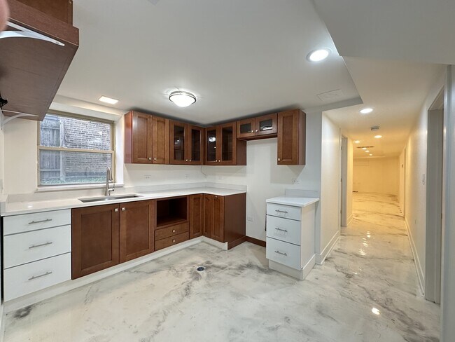 2537 N Kildare Ave, Unit 1B in Chicago, IL - Foto de edificio - Building Photo