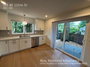 555 NE 115th St in Seattle, WA - Building Photo - Building Photo