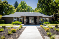 Shasta Terrace in Vacaville, CA - Foto de edificio - Building Photo