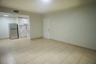 131 Antiquera Ave in Coral Gables, FL - Building Photo - Building Photo