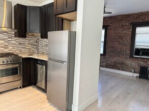 275 Pine St in Jersey City, NJ - Building Photo - Building Photo
