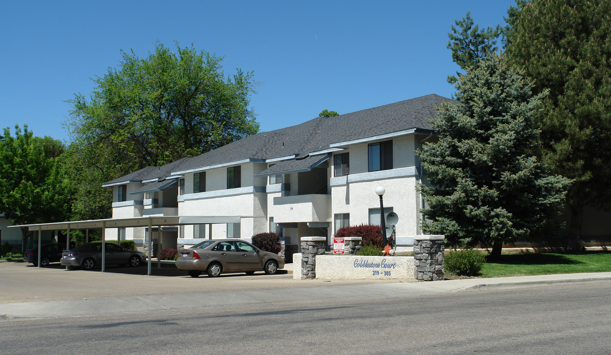 Cobblestone Court in Boise, ID - Foto de edificio