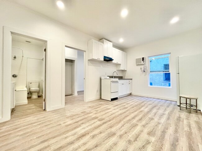property at 1411 S Burlington Ave