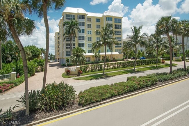 1900 Gulf Shore Blvd N