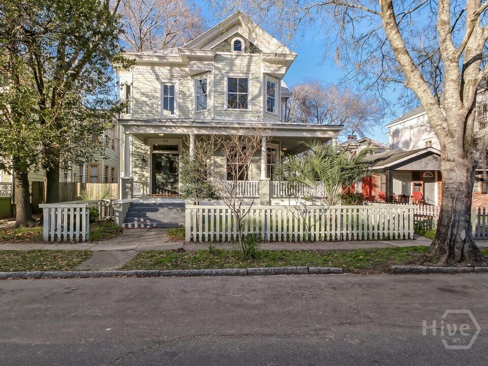208 W 35th St in Savannah, GA - Building Photo