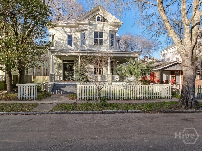 property at 208 W 35th St