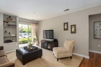 Stonehaven Apartments in Columbia, MD - Foto de edificio - Interior Photo