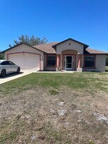 1055 Bismarck Rd in Punta Gorda, FL - Building Photo