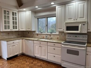 43 Floyd Pl in East Norwich, NY - Building Photo - Building Photo