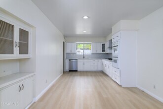 331 Columbia Rd in Thousand Oaks, CA - Building Photo - Building Photo