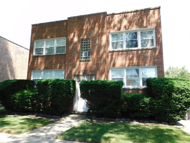 property at 2816 W Summerdale Ave
