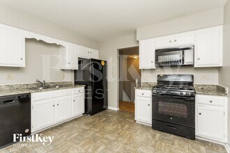 1220 Lehnertz Cir in Aurora, IL - Building Photo - Building Photo