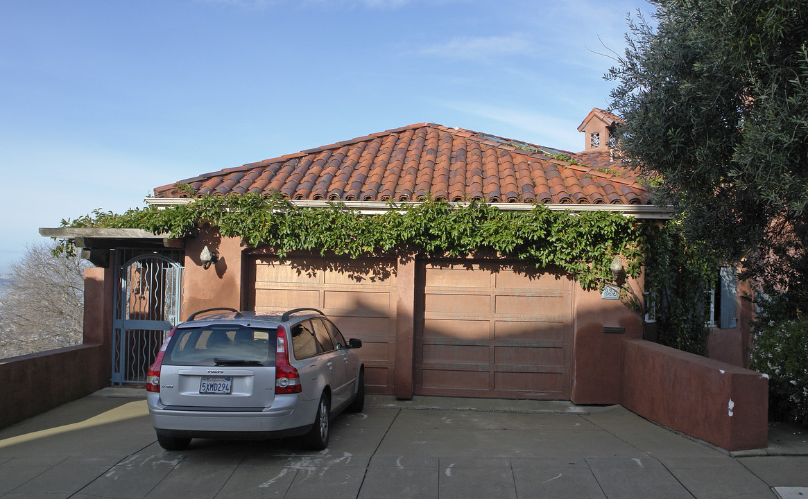 335 Gravatt Dr in Berkeley, CA - Building Photo